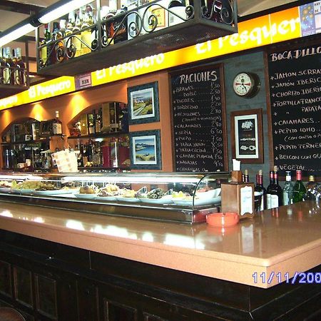 Hostal El Pesquero Burgos Bagian luar foto