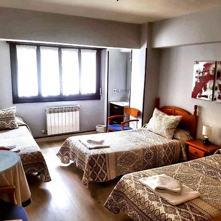 Hostal El Pesquero Burgos Bagian luar foto
