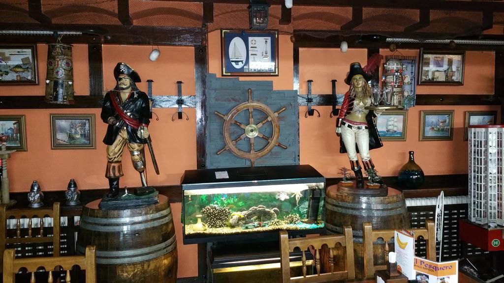 Hostal El Pesquero Burgos Bagian luar foto