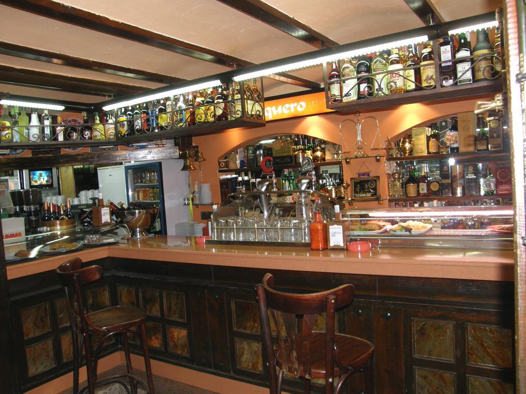 Hostal El Pesquero Burgos Bagian luar foto