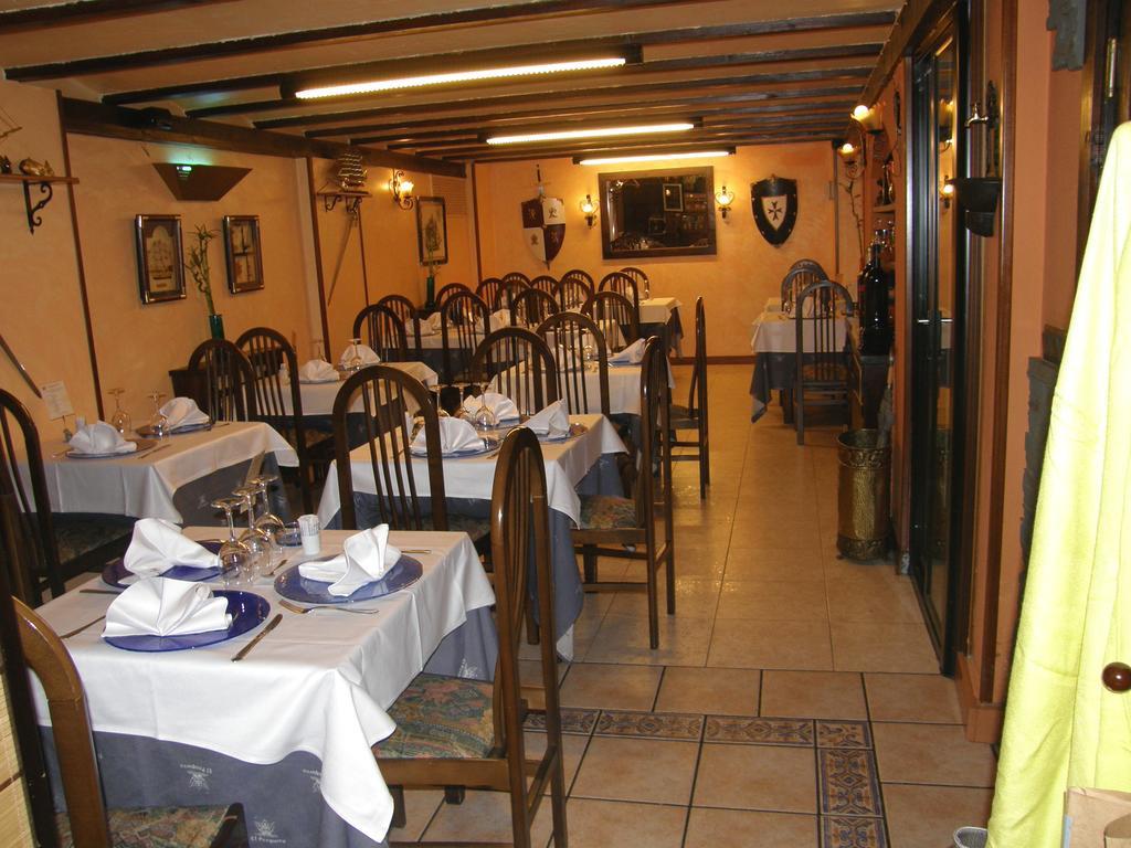 Hostal El Pesquero Burgos Bagian luar foto