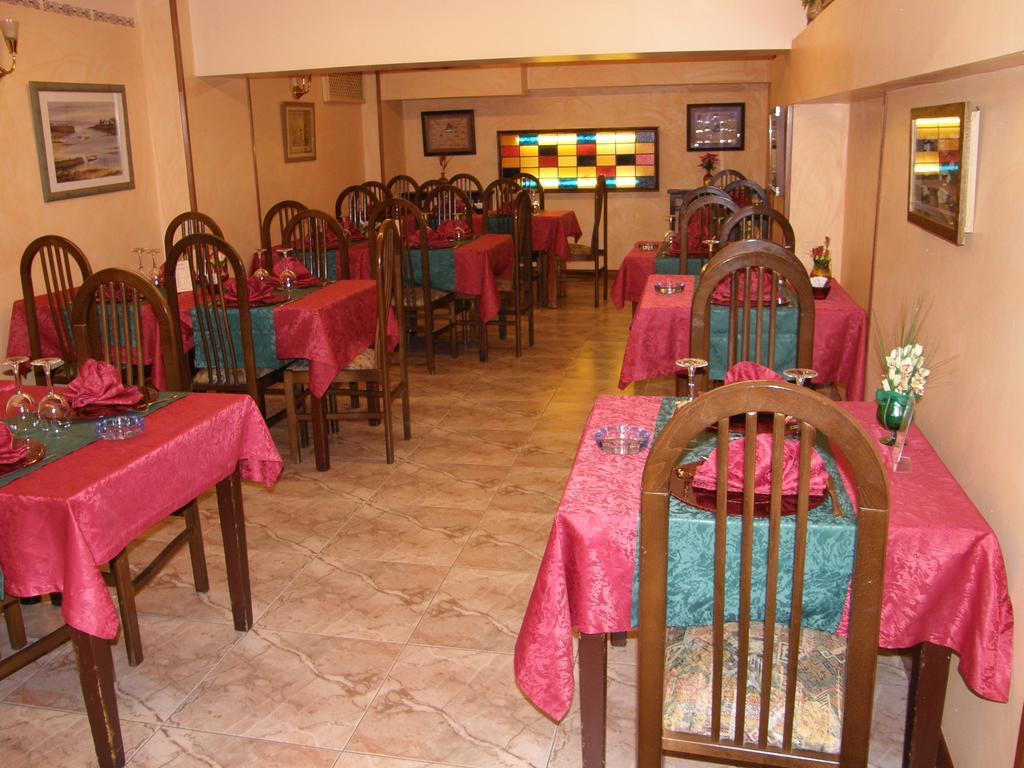 Hostal El Pesquero Burgos Bagian luar foto