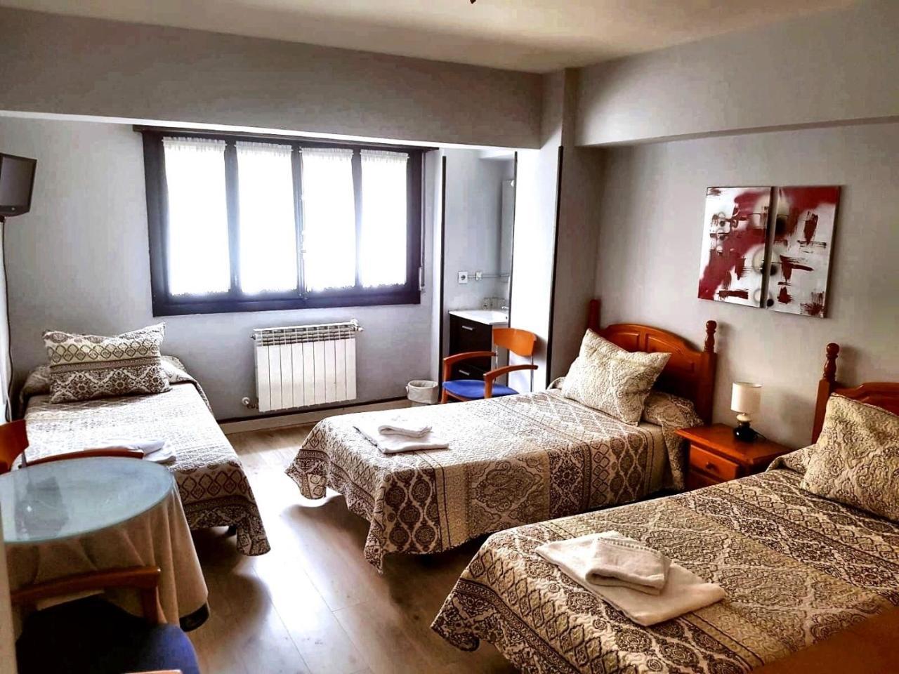 Hostal El Pesquero Burgos Bagian luar foto