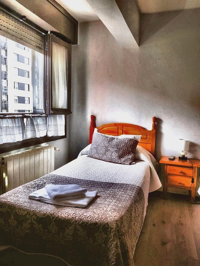 Hostal El Pesquero Burgos Bagian luar foto