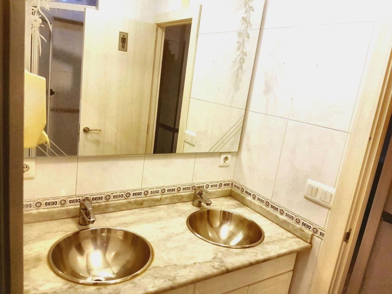 Hostal El Pesquero Burgos Bagian luar foto