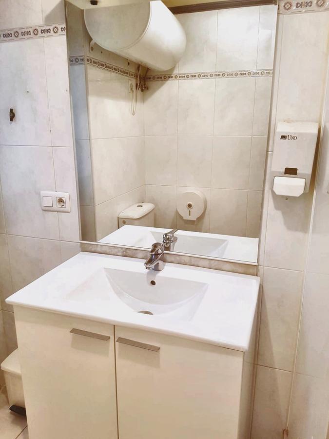 Hostal El Pesquero Burgos Bagian luar foto